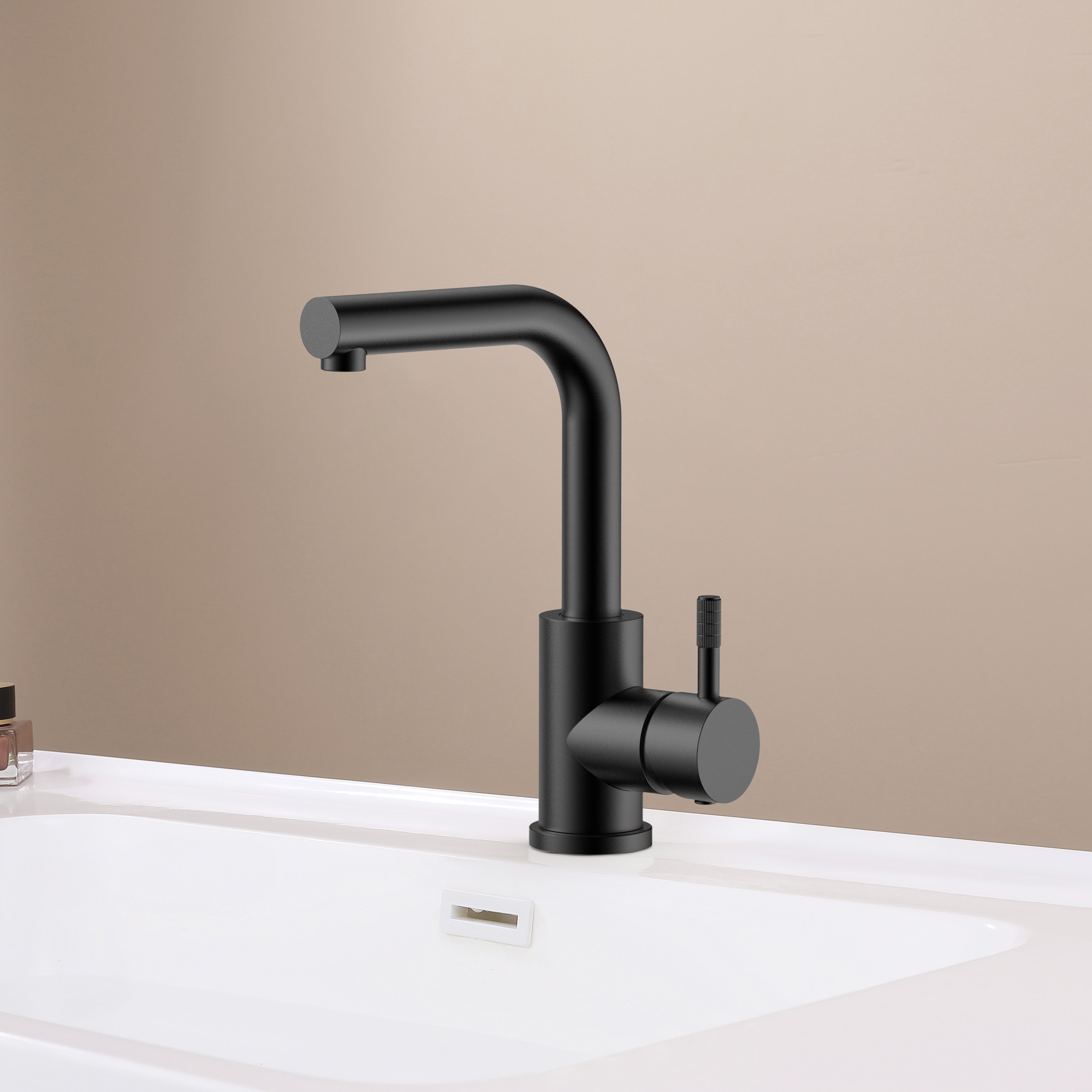 STRIA MITIGEUR LAVABO/ÉVIER – BEC DROIT – MOBILE – DÉMARRAGE À FROID – POIGNÉE AVEC STRUCTURE STRIÉE RAFFINÉE – SANS BONDE – NOIR MAT (PVD)